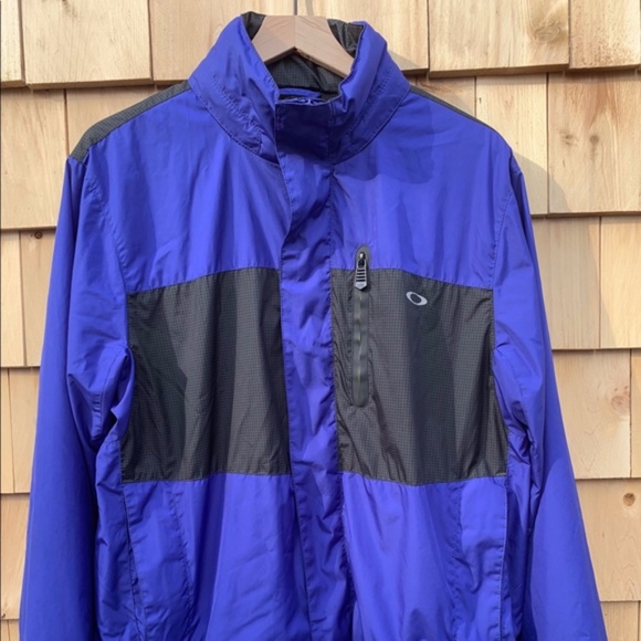 Oakley Other - Men’s Oakley Blue Windbreaker w/hood. Size: L